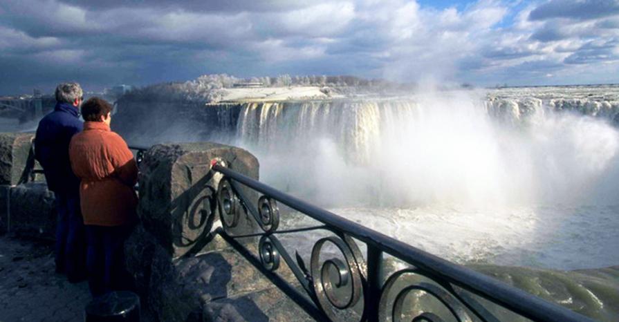 Fall and Winter Niagara Falls Scenic Tour